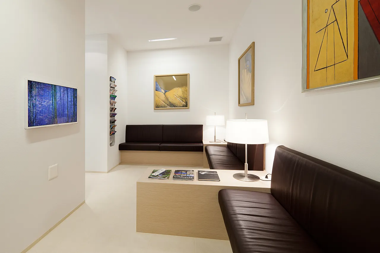 Unser gemütlicher Wartebereich mit Magazinen für den Zeitvertreib